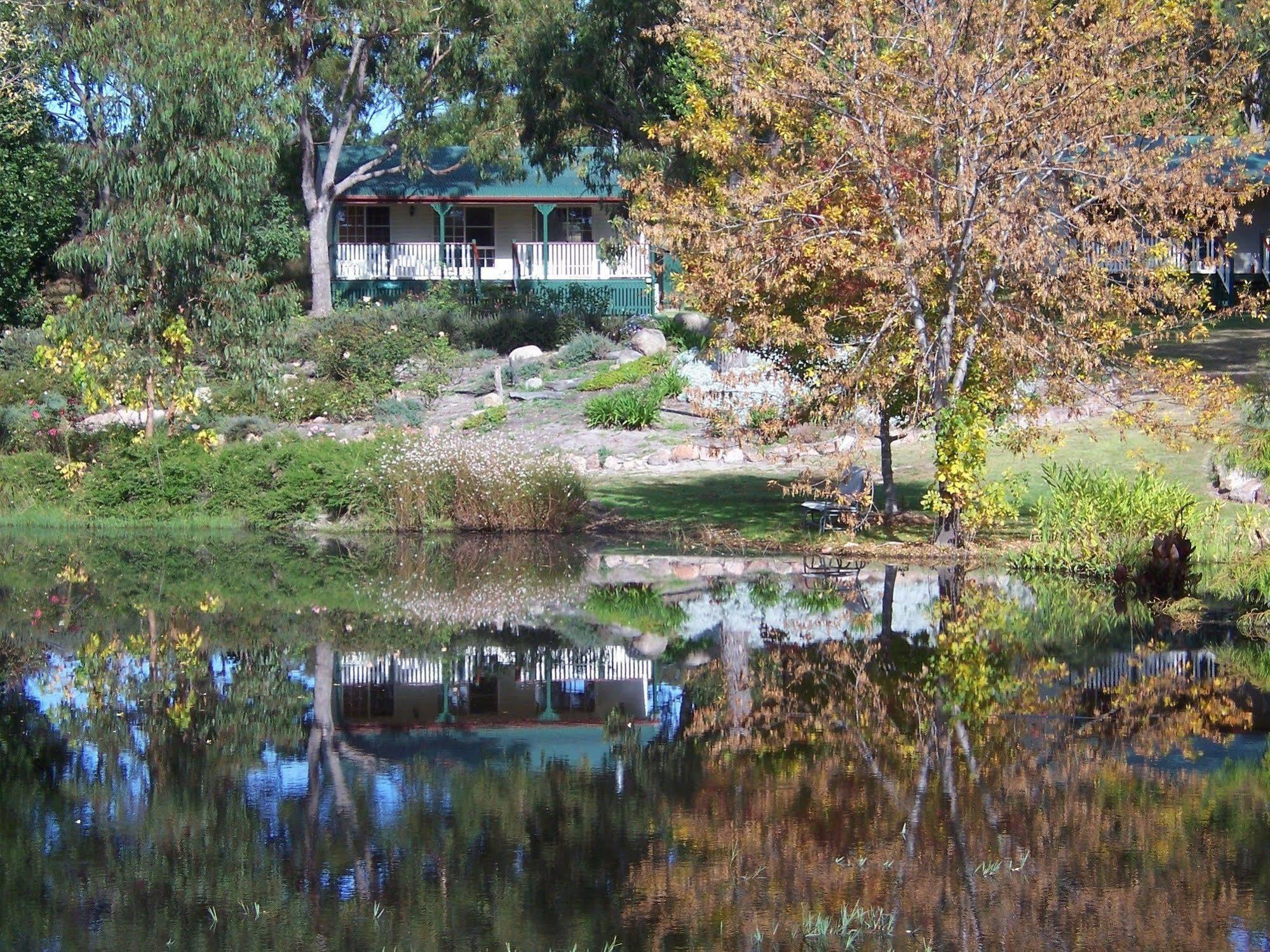 Granite Gardens Cottages & Lake Retreat Станторп Экстерьер фото